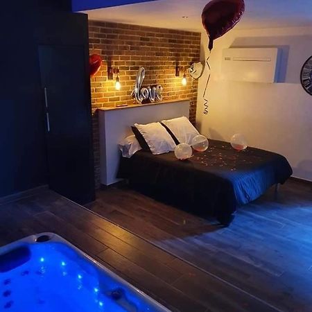 Chambre Romantique Avec Spa Privatif Ferriere-la-Grande Εξωτερικό φωτογραφία