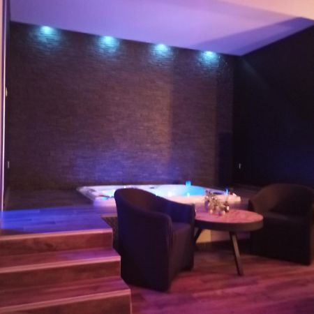 Chambre Romantique Avec Spa Privatif Ferriere-la-Grande Εξωτερικό φωτογραφία