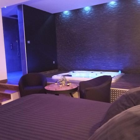 Chambre Romantique Avec Spa Privatif Ferriere-la-Grande Εξωτερικό φωτογραφία