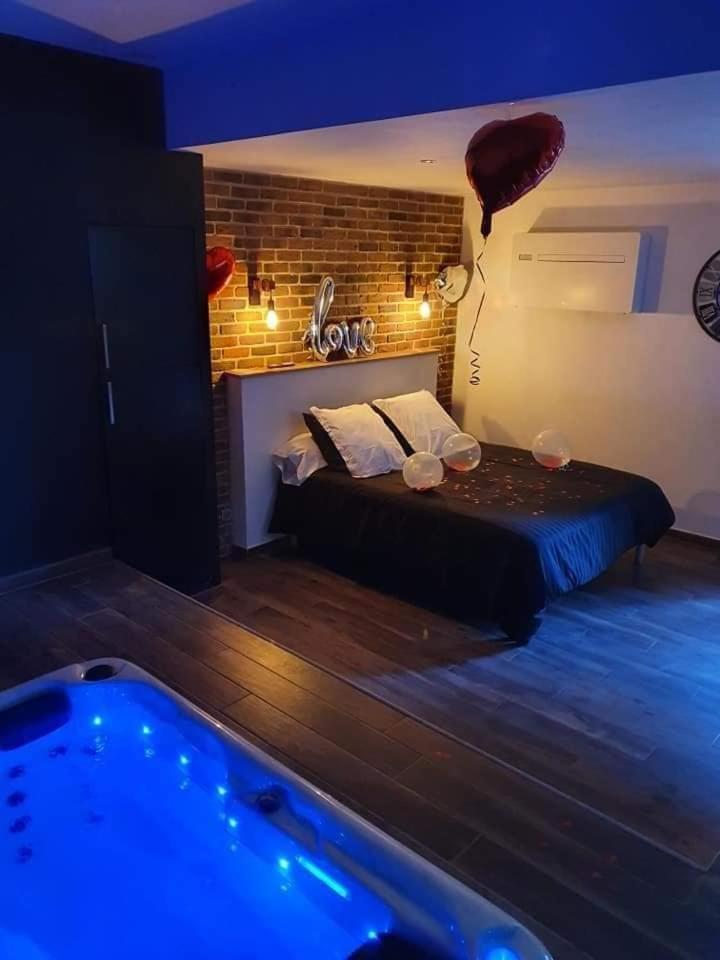 Chambre Romantique Avec Spa Privatif Ferriere-la-Grande Εξωτερικό φωτογραφία